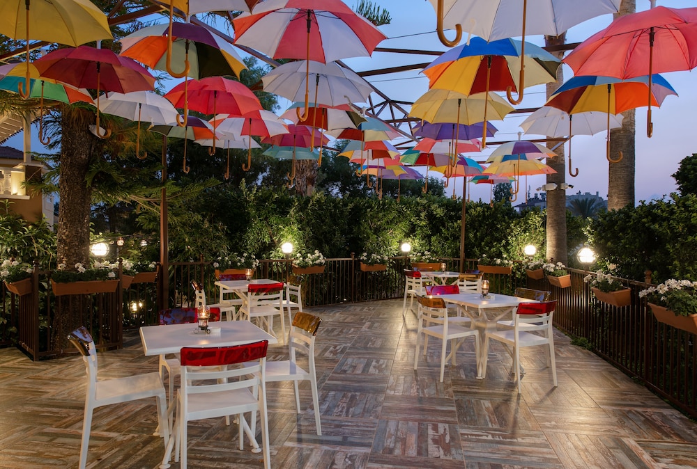 Club Paradiso Hotel — Restaurant & bars in Alanya