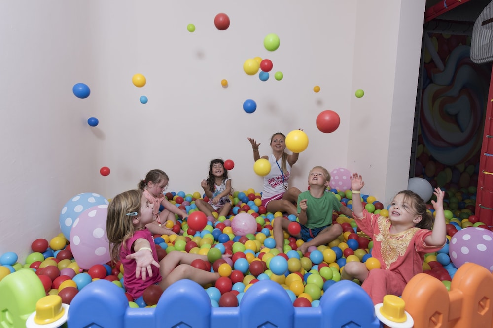 Club Paradiso Hotel — Attractions for children in Alanya
