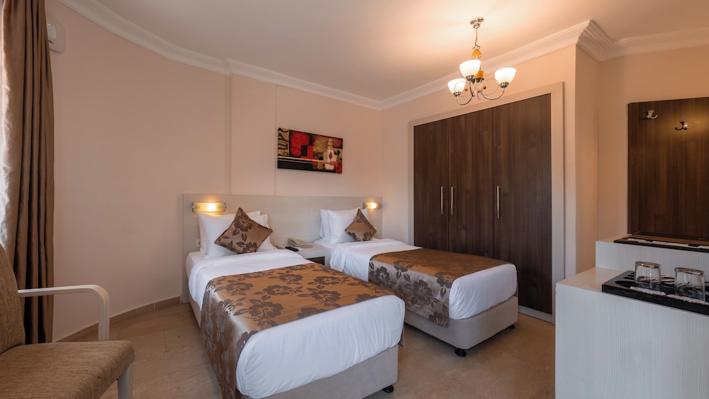 Club Paradiso Hotel — Hotel rooms in Alanya