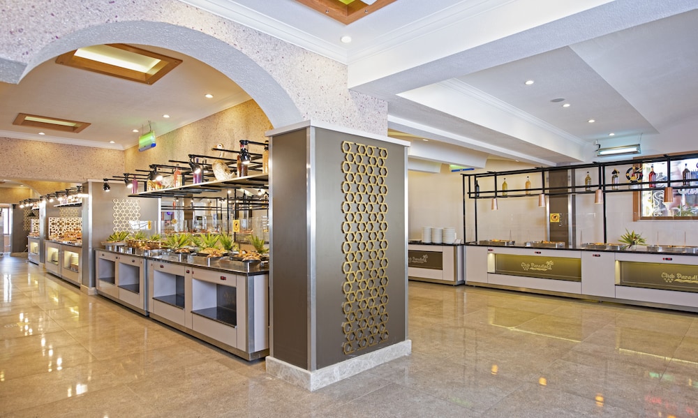 Club Paradiso Hotel — Restaurant & bars in Alanya