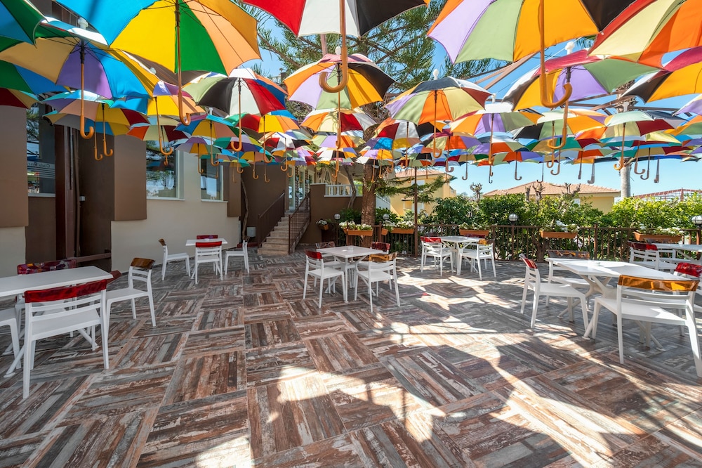 Club Paradiso Hotel — Restaurant & bars in Alanya