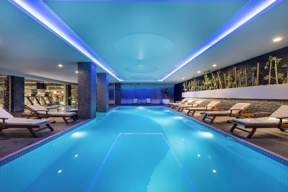 White City Resort Hotel — Swimming pool in Alanya