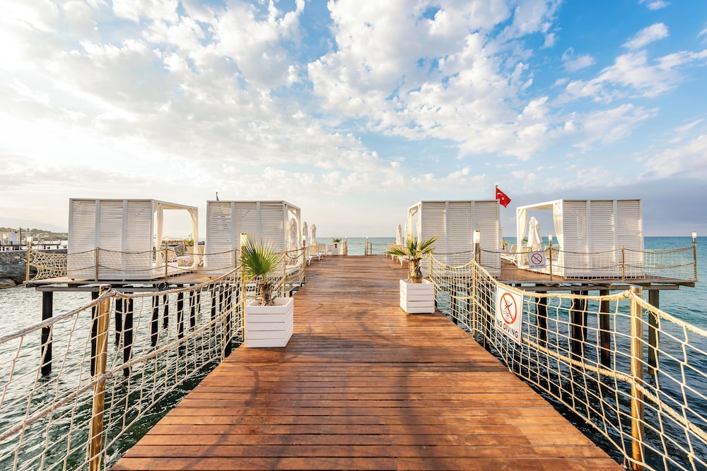 White City Resort Hotel — Beach in Alanya