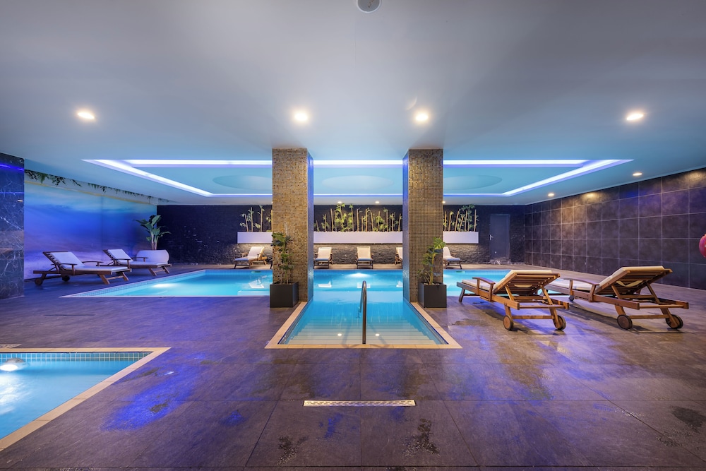 White City Resort Hotel — Swimming pool in Alanya