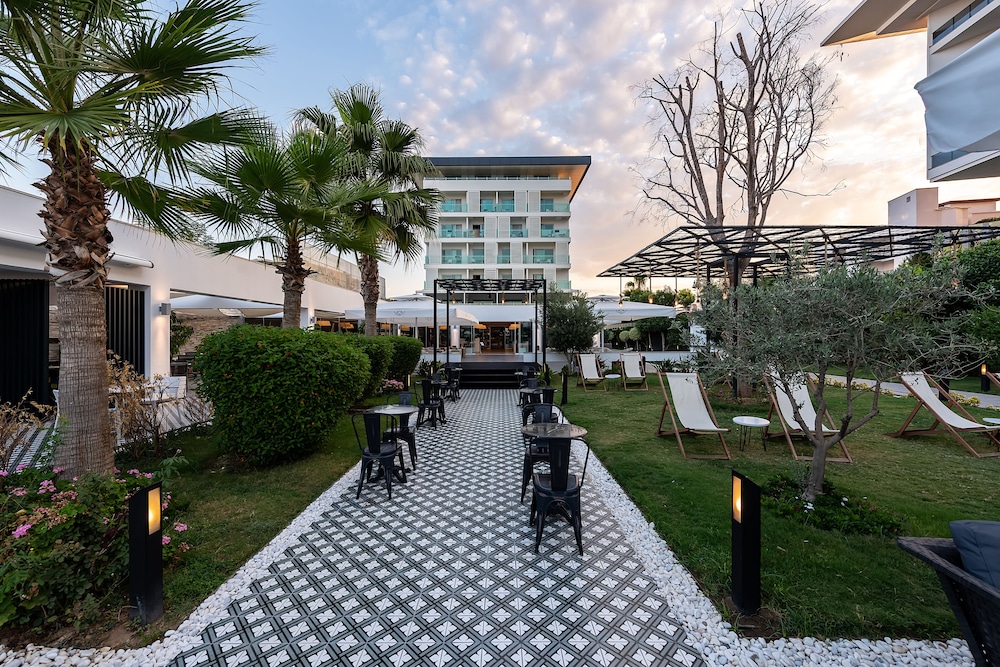 White City Resort Hotel — Hotel building in Alanya