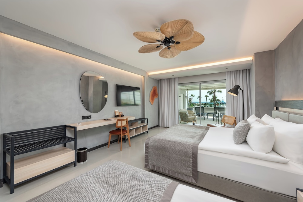 White City Resort Hotel — Hotel rooms in Alanya
