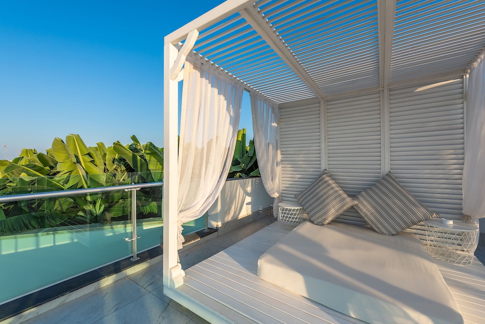 White City Resort Hotel — Hotel rooms in Alanya