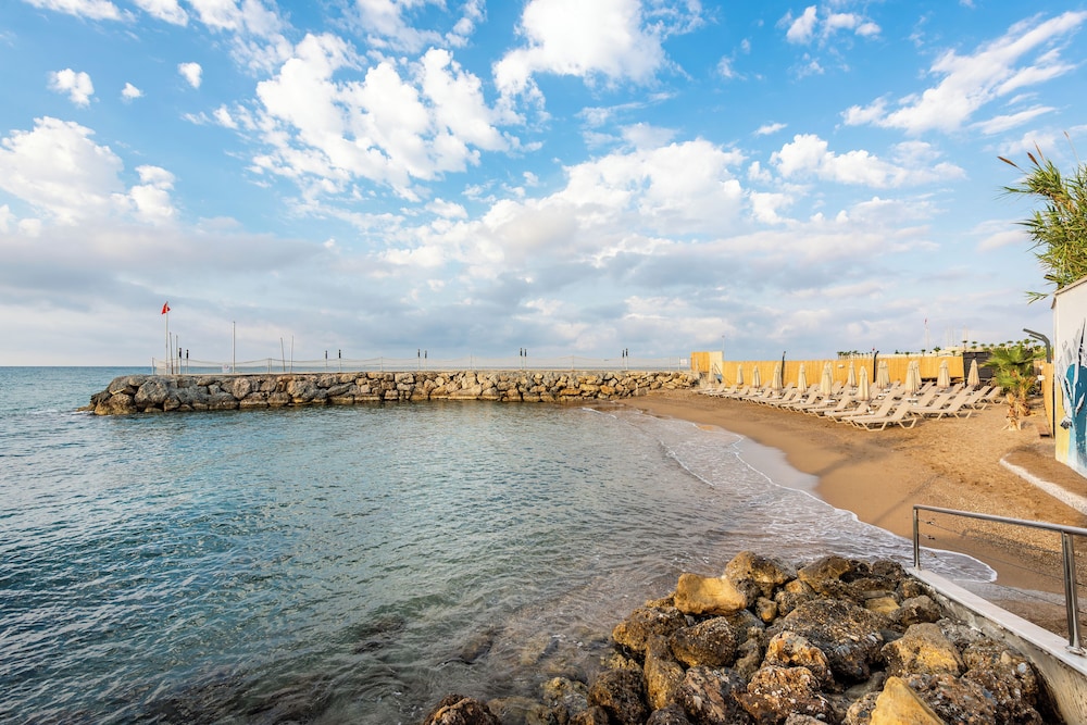 White City Resort Hotel — Beach in Alanya
