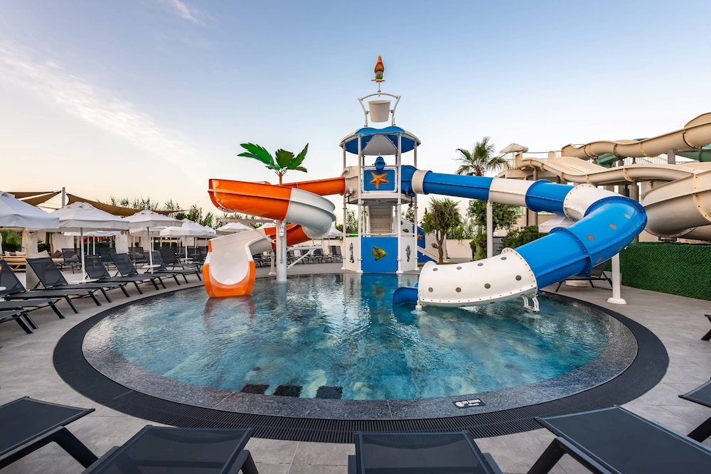 White City Resort Hotel — Swimming pool in Alanya