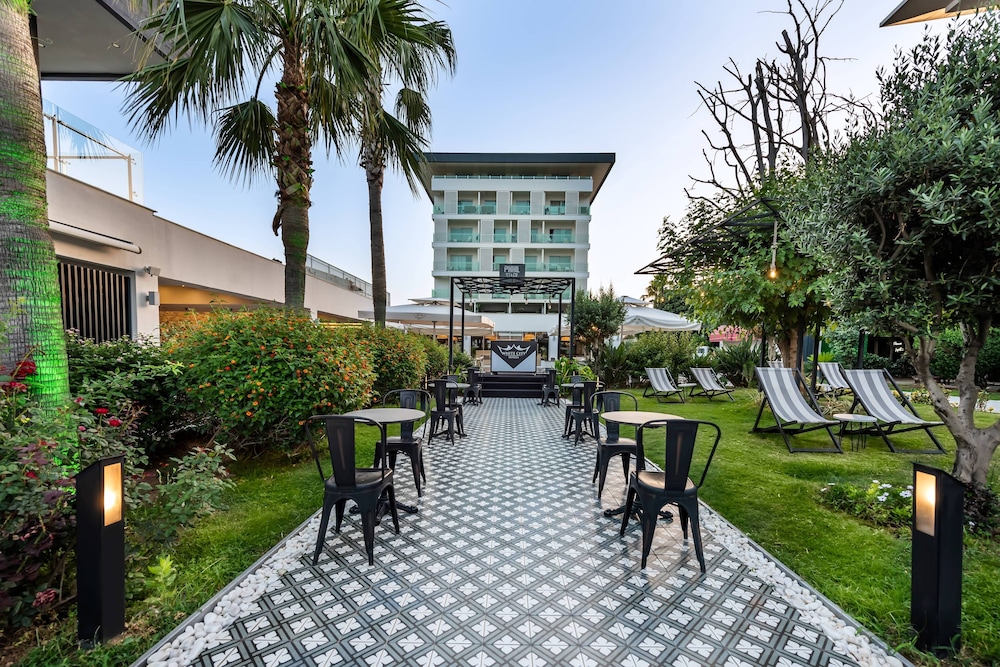 White City Resort Hotel — Hotel building in Alanya