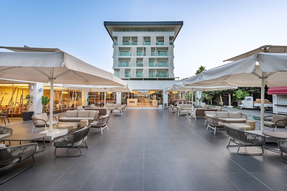 White City Resort Hotel — Hotel building in Alanya