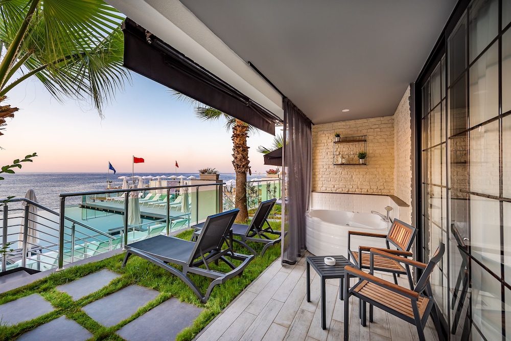 White City Resort Hotel — Hotel rooms in Alanya