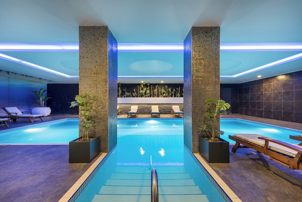 White City Resort Hotel — Swimming pool in Alanya