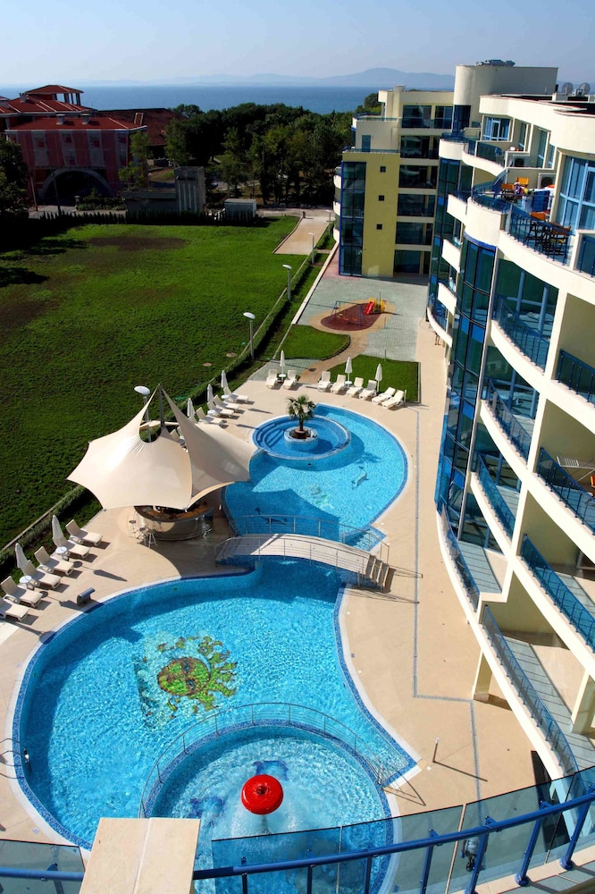 Aparthotel Marina Holiday Club & Spa — Swimming pool in Pomorie, Burgas Region