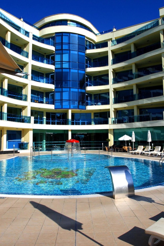 Aparthotel Marina Holiday Club & Spa — Swimming pool in Pomorie, Burgas Region