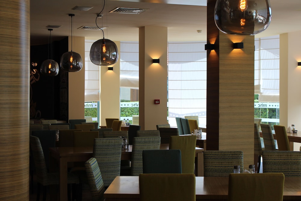 Aparthotel Marina Holiday Club & Spa — Restaurant & bars in Pomorie, Burgas Region