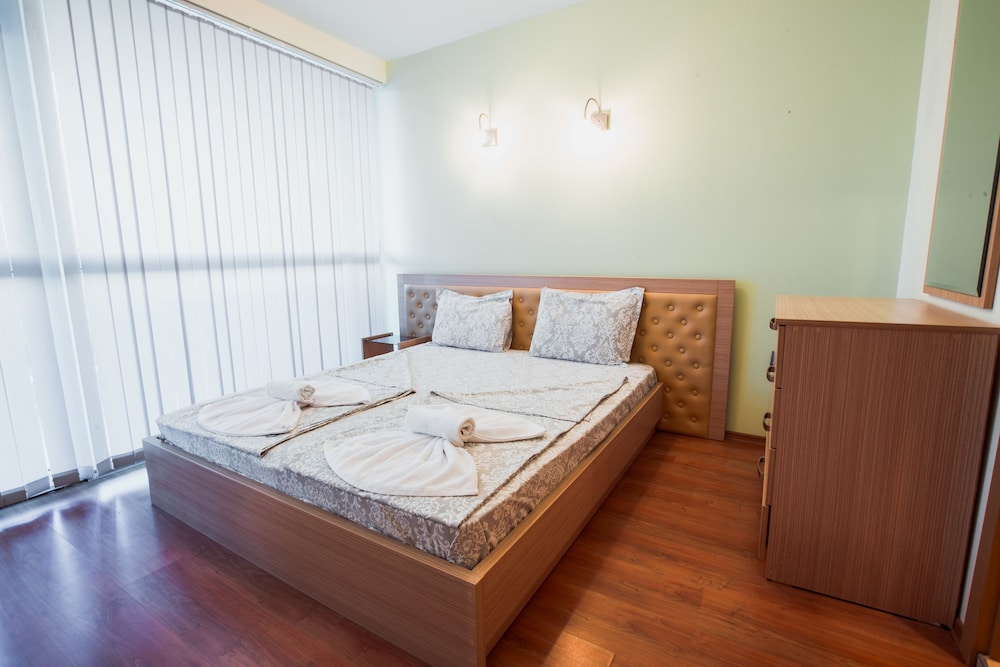 Aparthotel Marina Holiday Club & Spa — Hotel rooms in Pomorie, Burgas Region