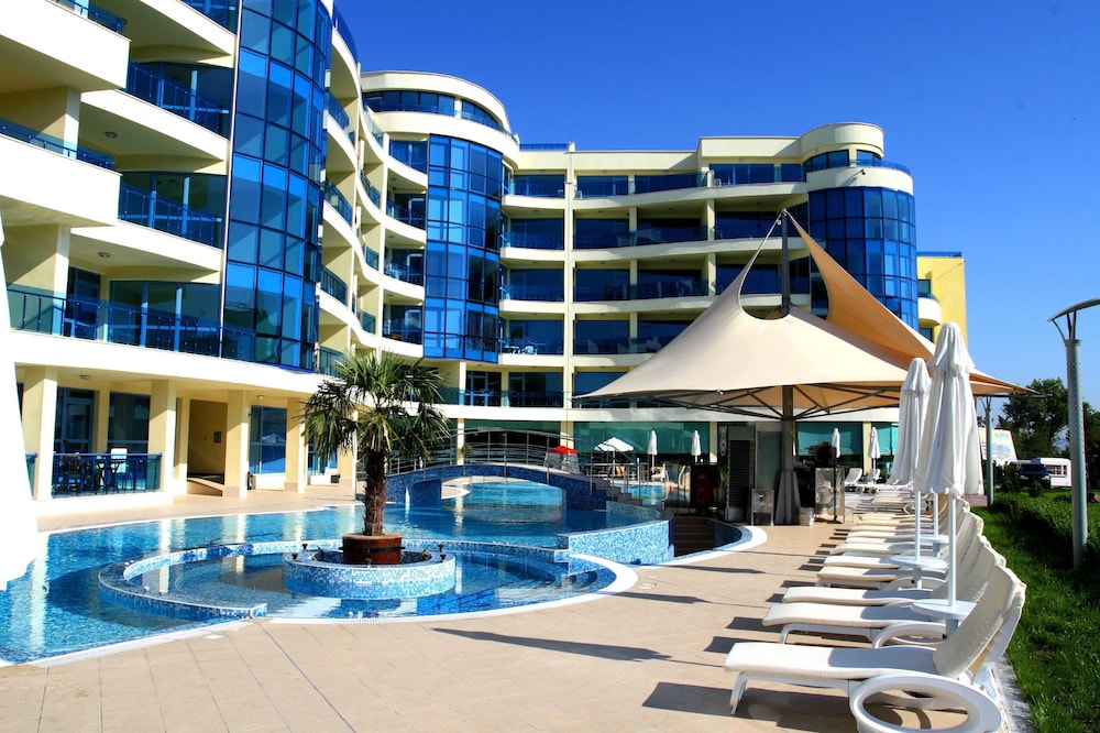Aparthotel Marina Holiday Club & Spa — Swimming pool in Pomorie, Burgas Region