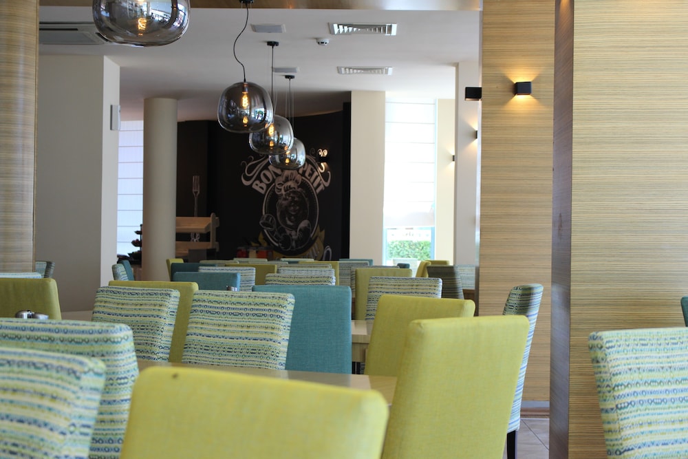 Aparthotel Marina Holiday Club & Spa — Restaurant & bars in Pomorie, Burgas Region