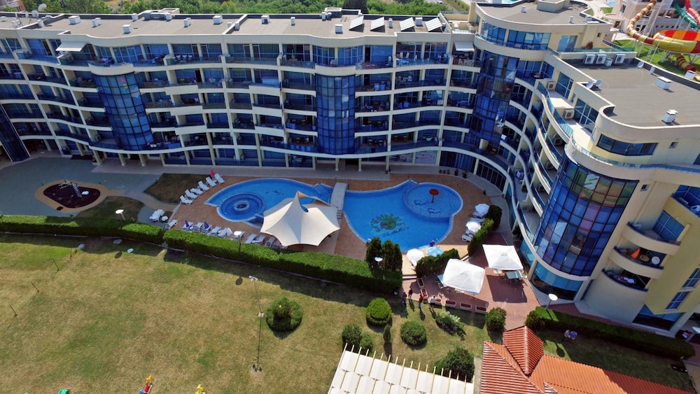 Aparthotel Marina Holiday Club & Spa — Hotel building in Pomorie, Burgas Region