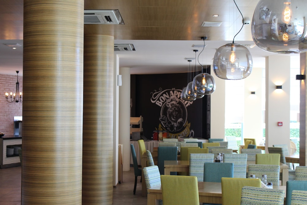 Aparthotel Marina Holiday Club & Spa — Restaurant & bars in Pomorie, Burgas Region