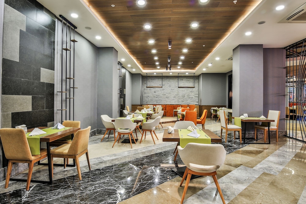 Saturn Palace Resort - All Inclusive — Restaurant & bars in Lara