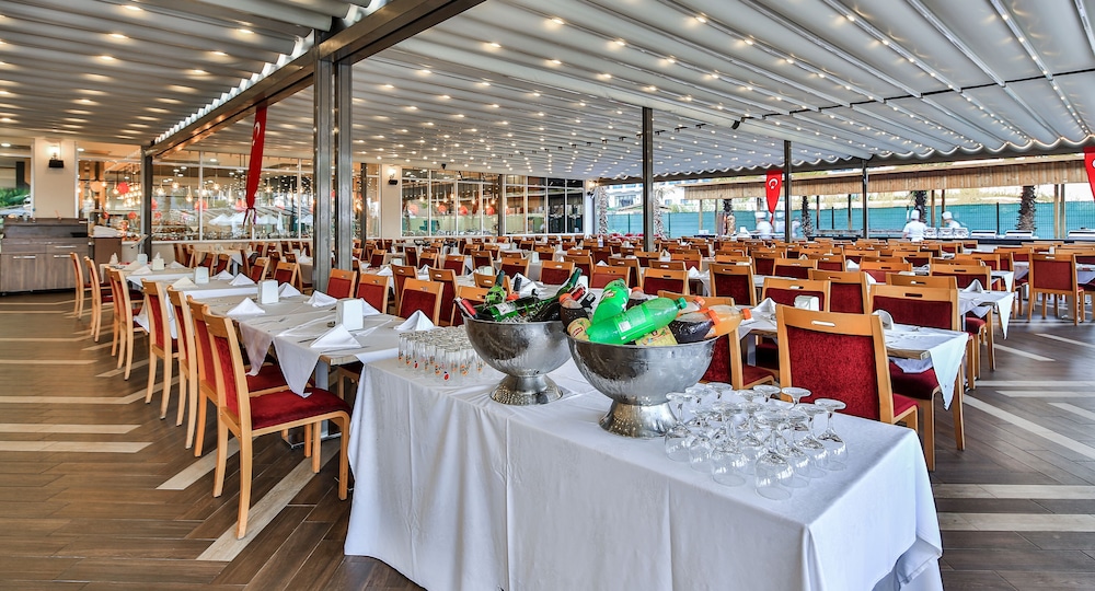 Saturn Palace Resort - All Inclusive — Restaurant & bars in Lara