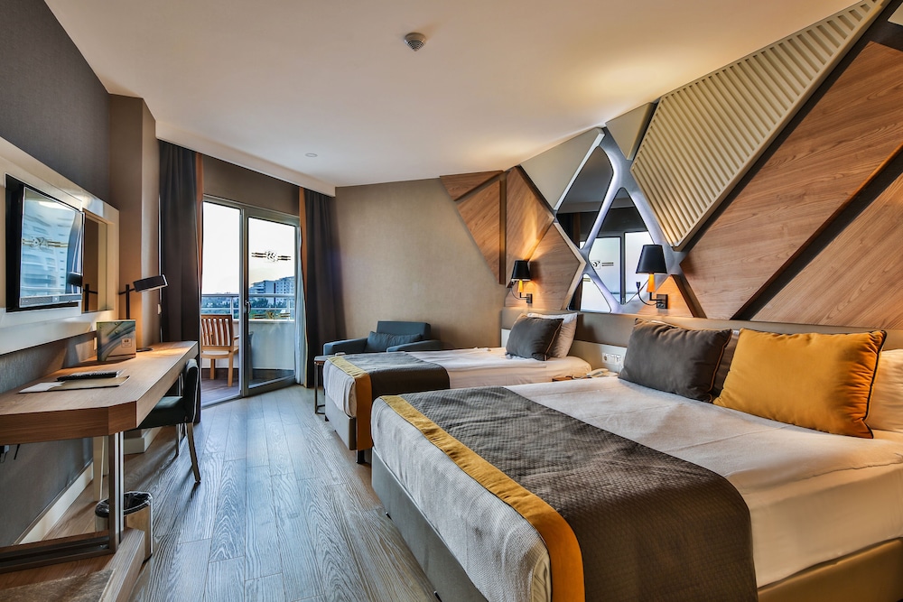 Saturn Palace Resort - All Inclusive — Hotel rooms in Lara