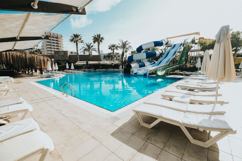 Saturn Palace Resort - All Inclusive — Swimming pool in Lara
