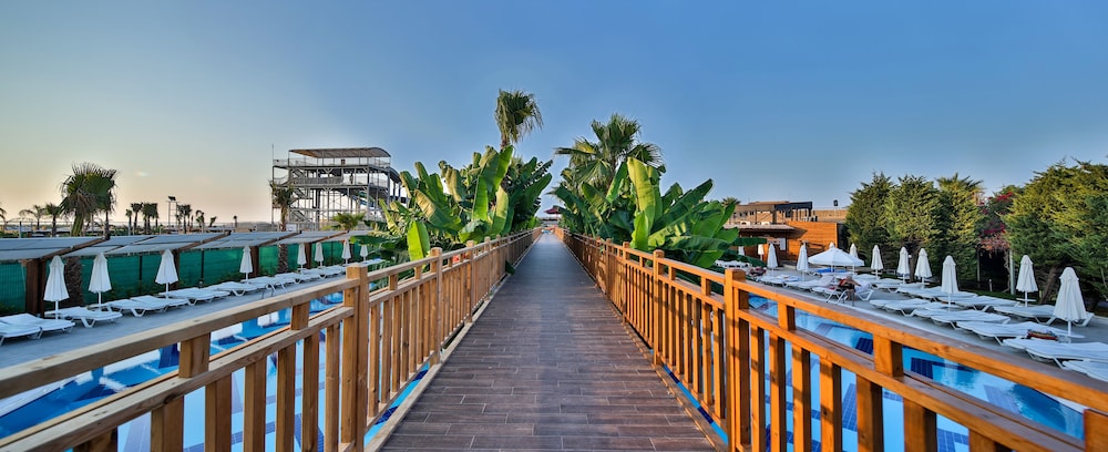 Saturn Palace Resort - All Inclusive — Swimming pool in Lara