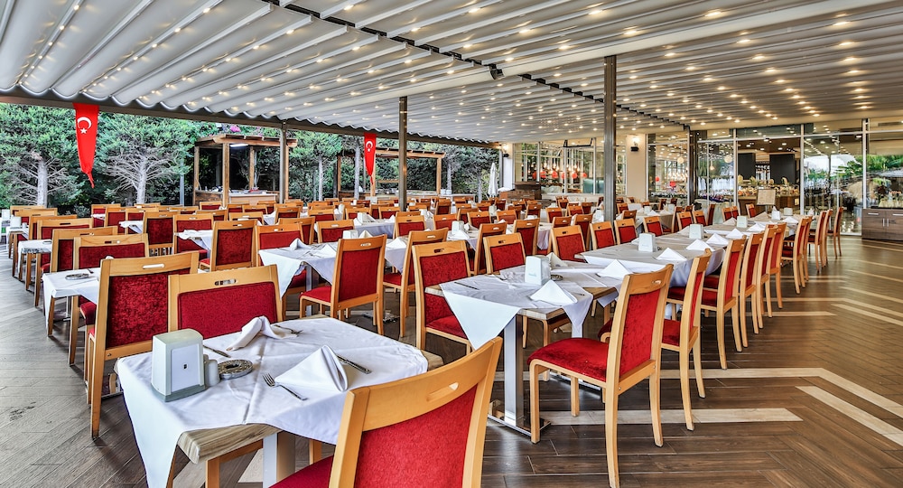Saturn Palace Resort - All Inclusive — Restaurant & bars in Lara