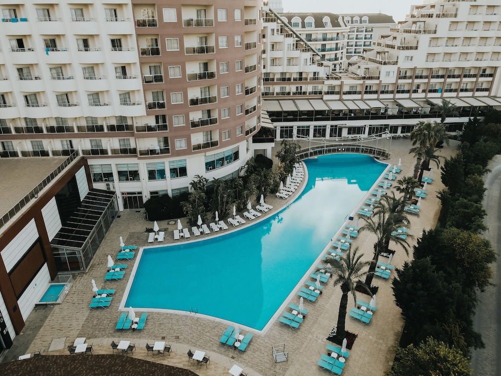 Saturn Palace Resort - All Inclusive — Swimming pool in Lara