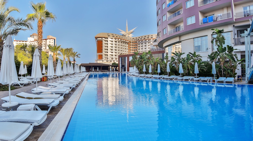 Saturn Palace Resort - All Inclusive — Swimming pool in Lara