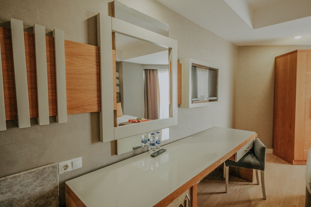 Saturn Palace Resort - All Inclusive — Hotel rooms in Lara
