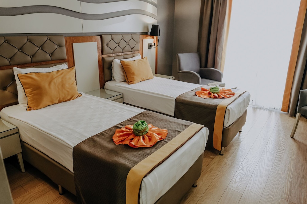 Saturn Palace Resort - All Inclusive — Hotel rooms in Lara