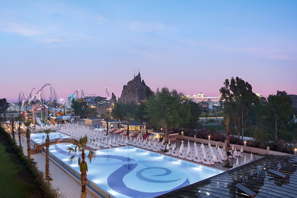 Aydinbey Queen's Palace & Spa - Ultra All Inclusive — Swimming pool in Belek