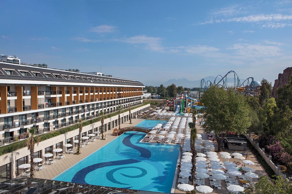 Aydinbey Queen's Palace & Spa - Ultra All Inclusive — Swimming pool in Belek