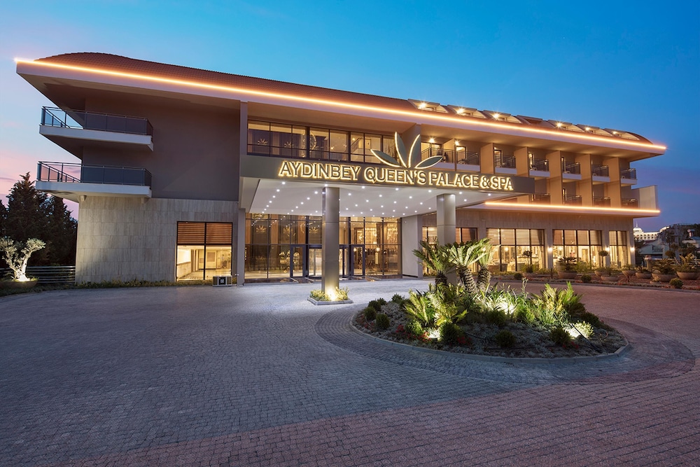 Aydinbey Queen's Palace & Spa - Ultra All Inclusive — Hotel building in Belek