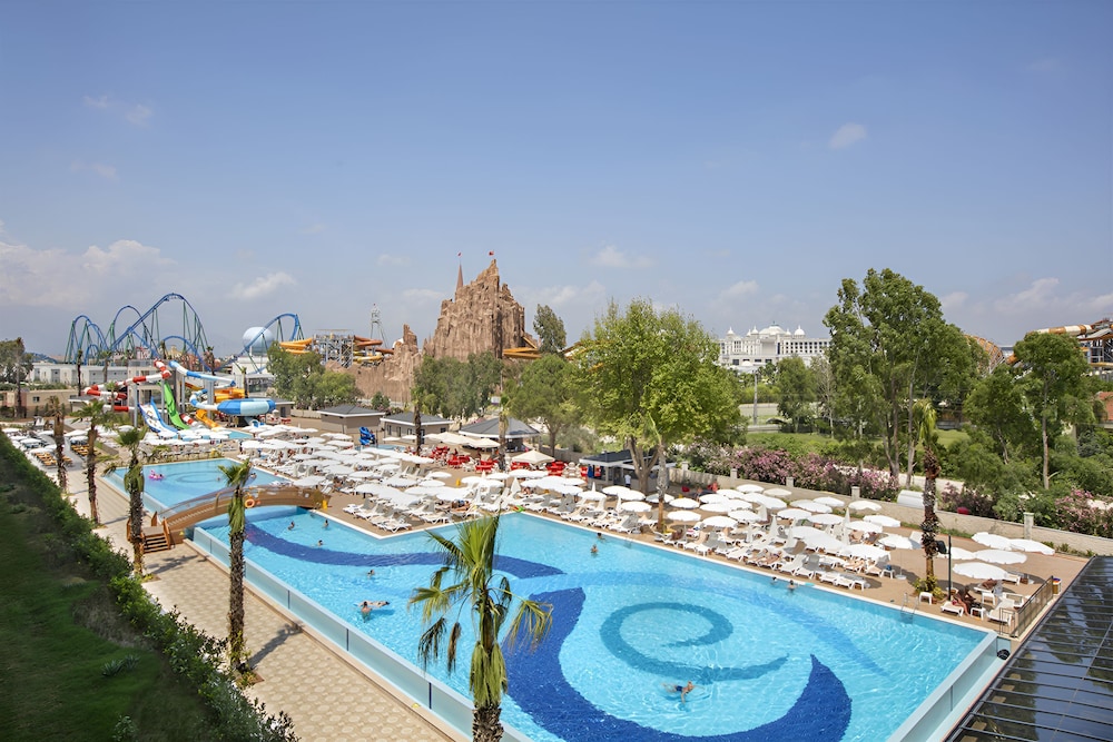 Aydinbey Queen's Palace & Spa - Ultra All Inclusive — Swimming pool in Belek