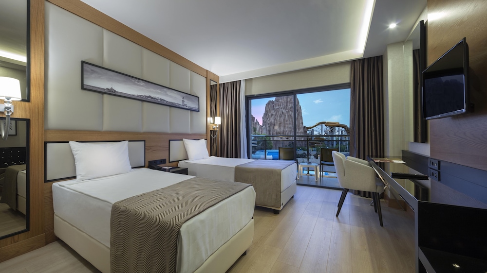 Aydinbey Queen's Palace & Spa - Ultra All Inclusive — Hotel rooms in Belek