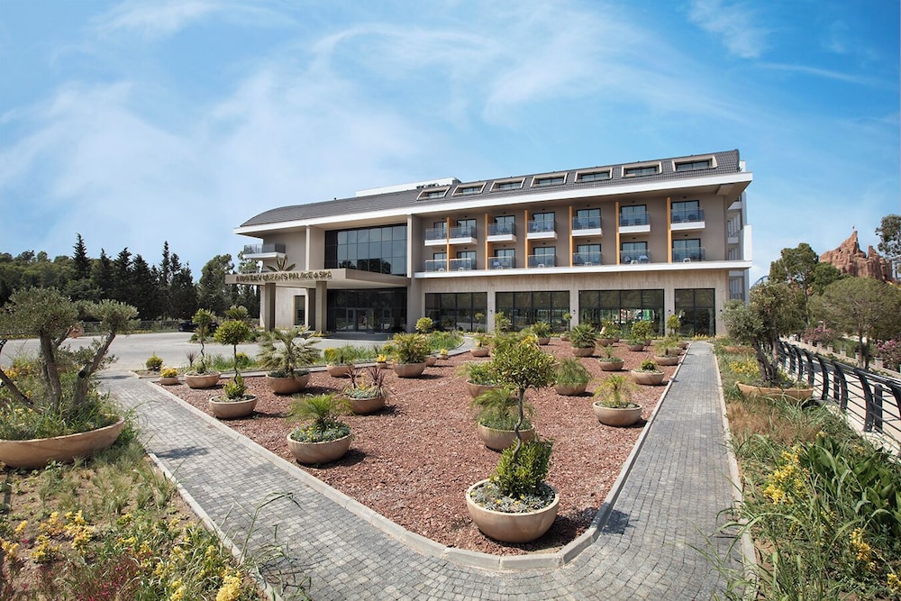 Aydinbey Queen's Palace & Spa - Ultra All Inclusive — Hotel building in Belek