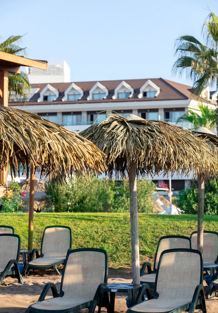 Tui Blue Sherwood Belek - All Inclusive — Hotel building in Belek