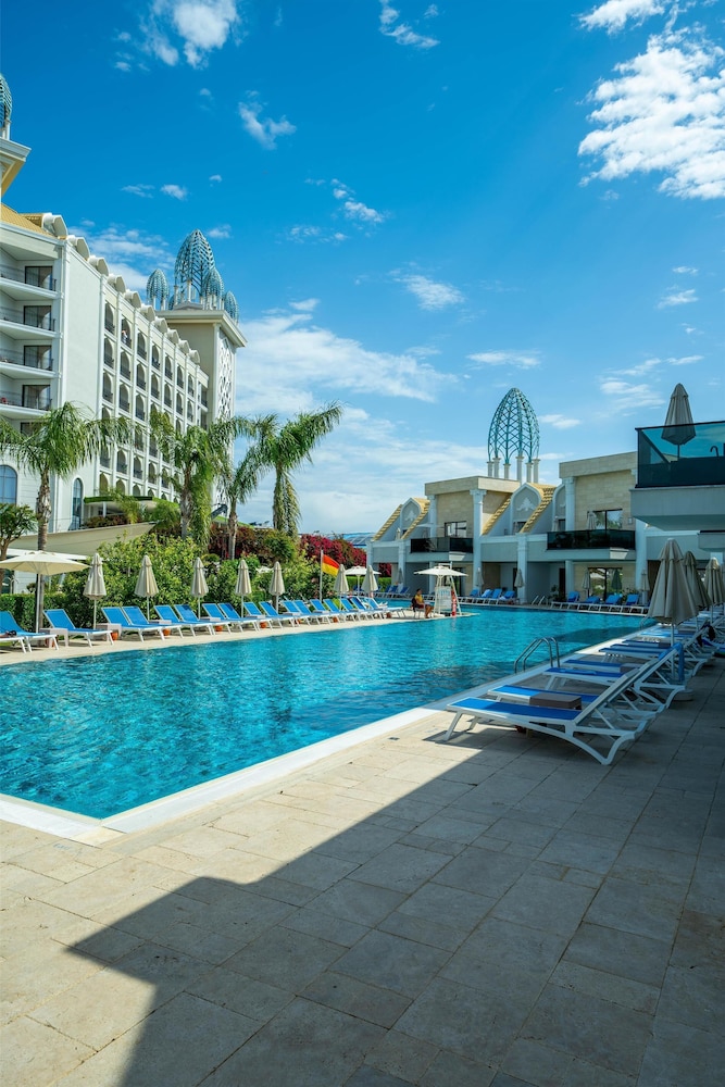 Granada Luxury Belek — Pool in Belek