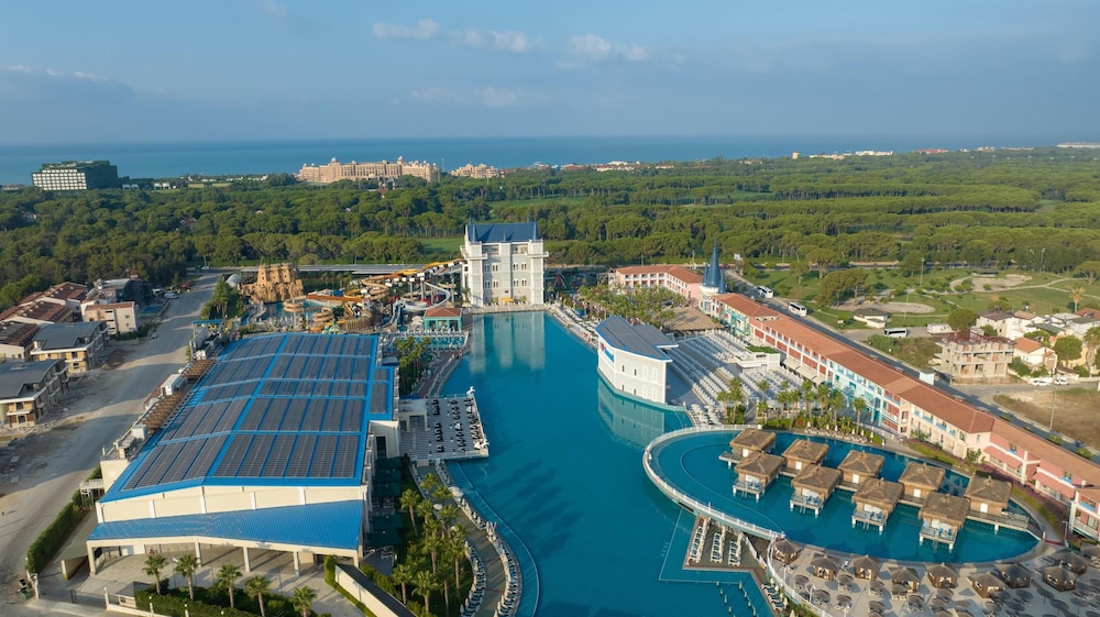 Granada Luxury Belek — Pool in Belek
