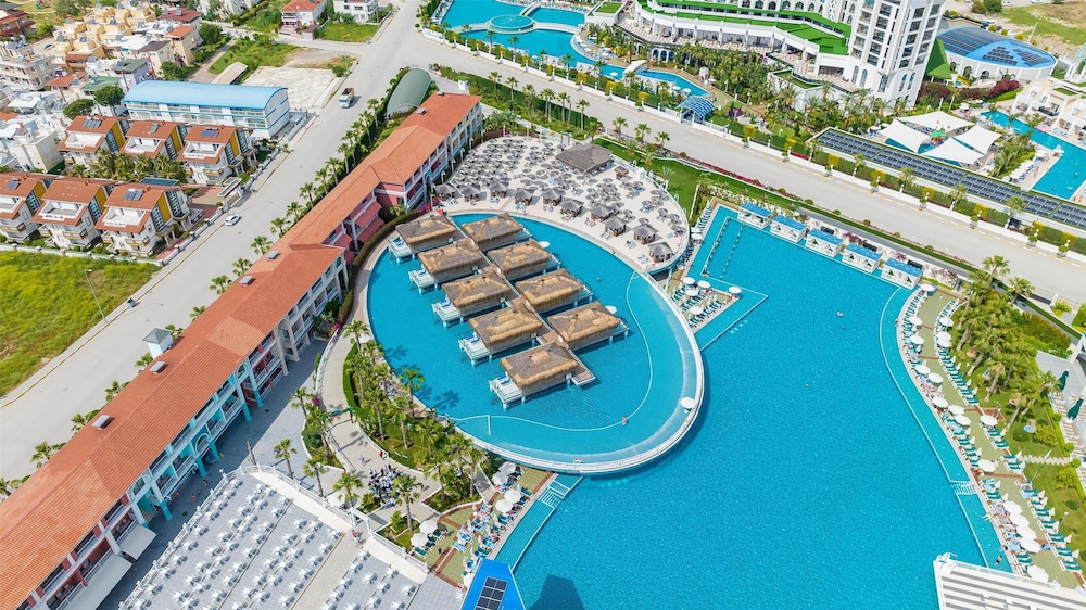Granada Luxury Belek — Pool in Belek