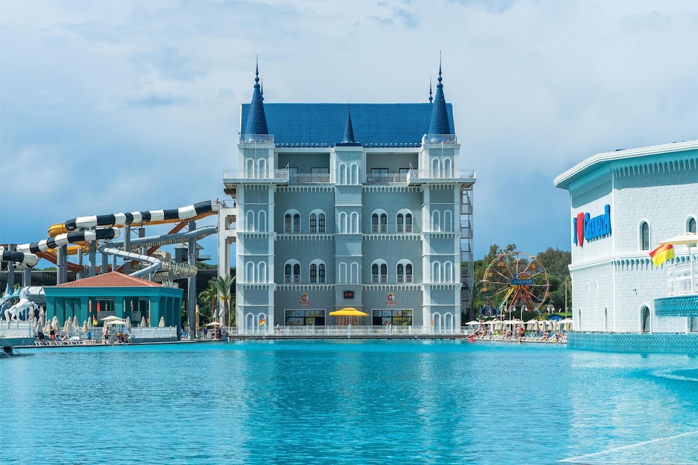 Granada Luxury Belek — Pool in Belek