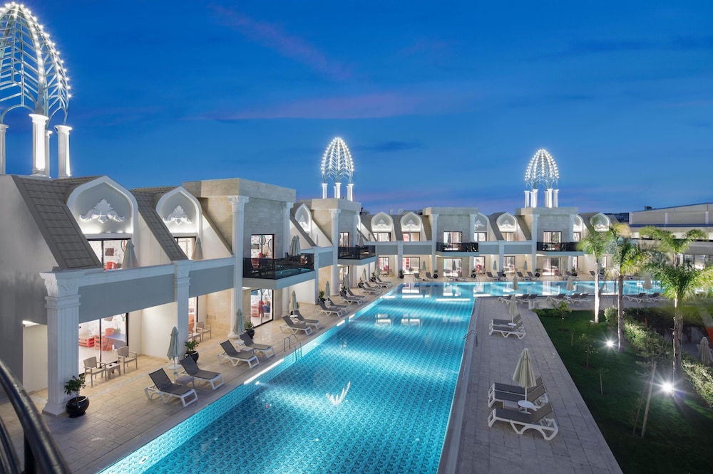 Granada Luxury Belek — Pool in Belek