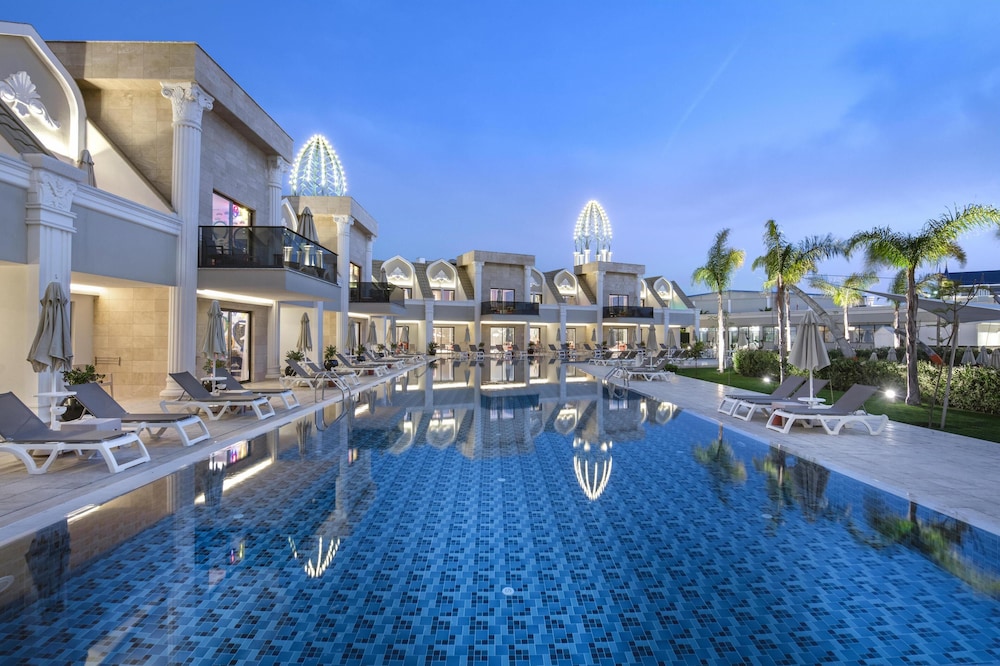 Granada Luxury Belek — Pool in Belek