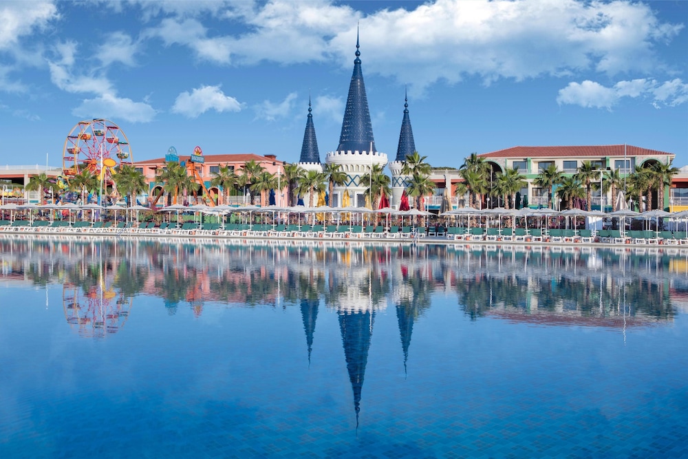 Granada Luxury Belek — Pool in Belek