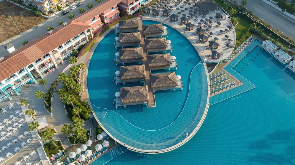 Granada Luxury Belek — Pool in Belek